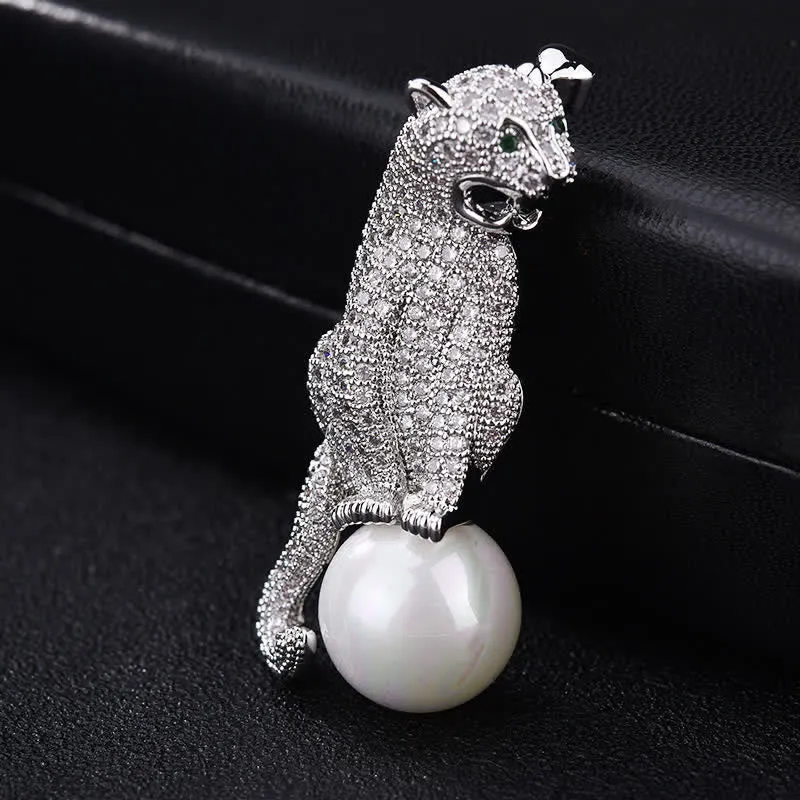 Unisex Leopard Shiny Zircon Faux Pearl Decoration Brooch sold by FloralTrip product image thumbnail 4