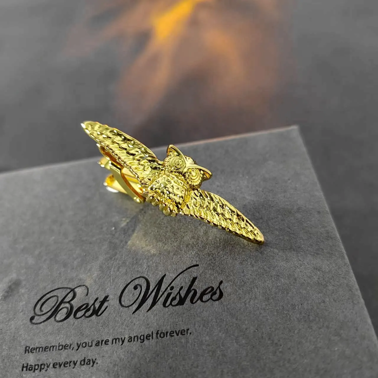 Pasador de corbata dorado con búho volador para hombre sold by FloralTrip