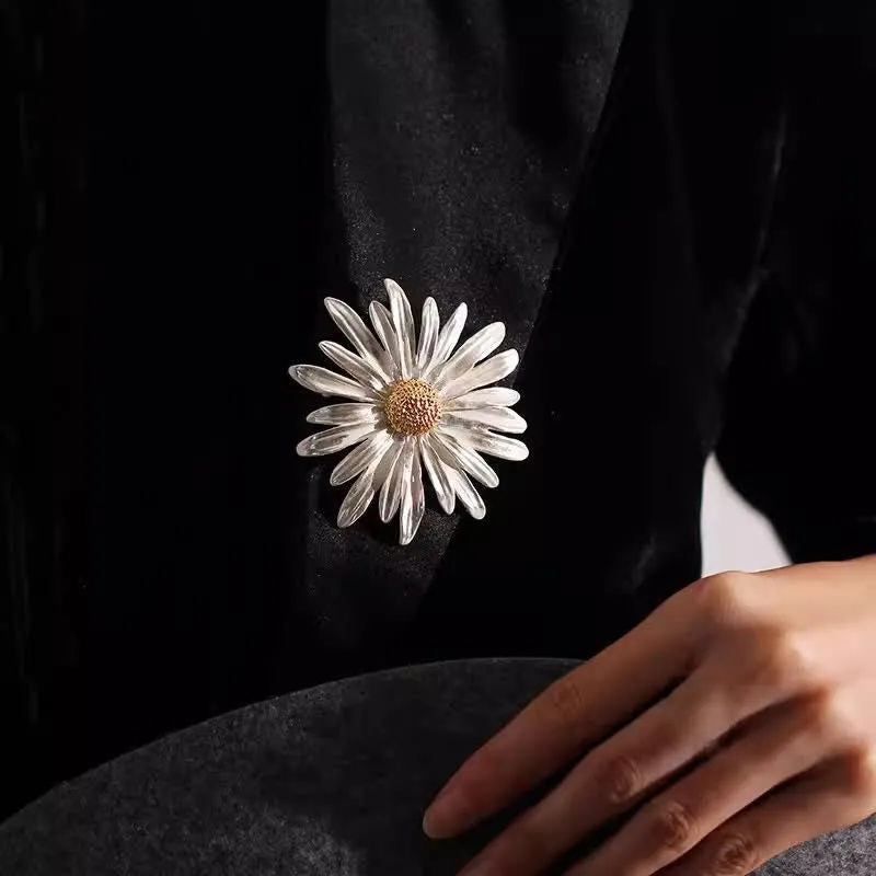 Women's Artistic Oil Painting Silver Daisy Brooch sold by FloralTrip product image thumbnail 2