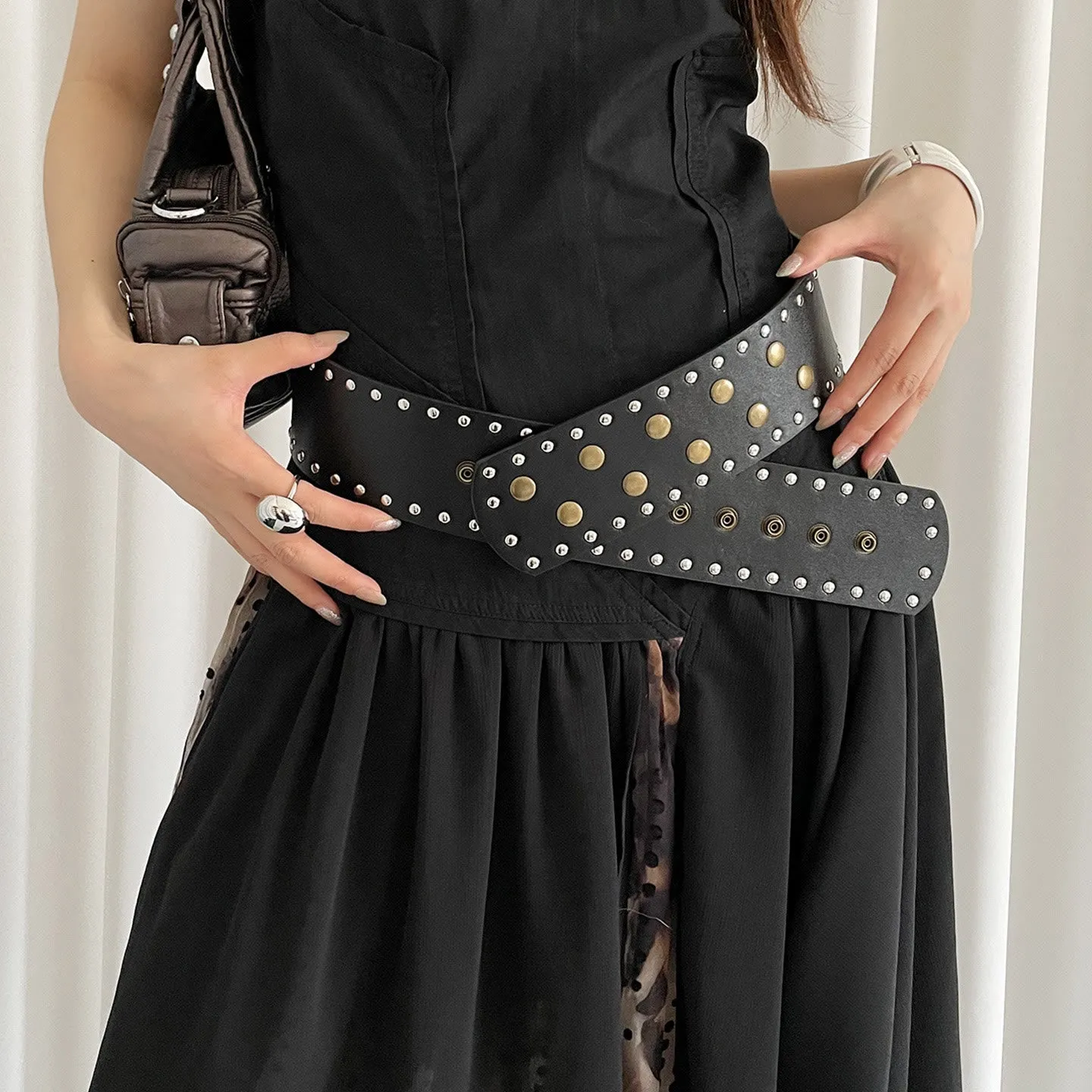 Women's Black&white Fashionable Slim Rivet Belt sold by FloralTrip product image thumbnail 3