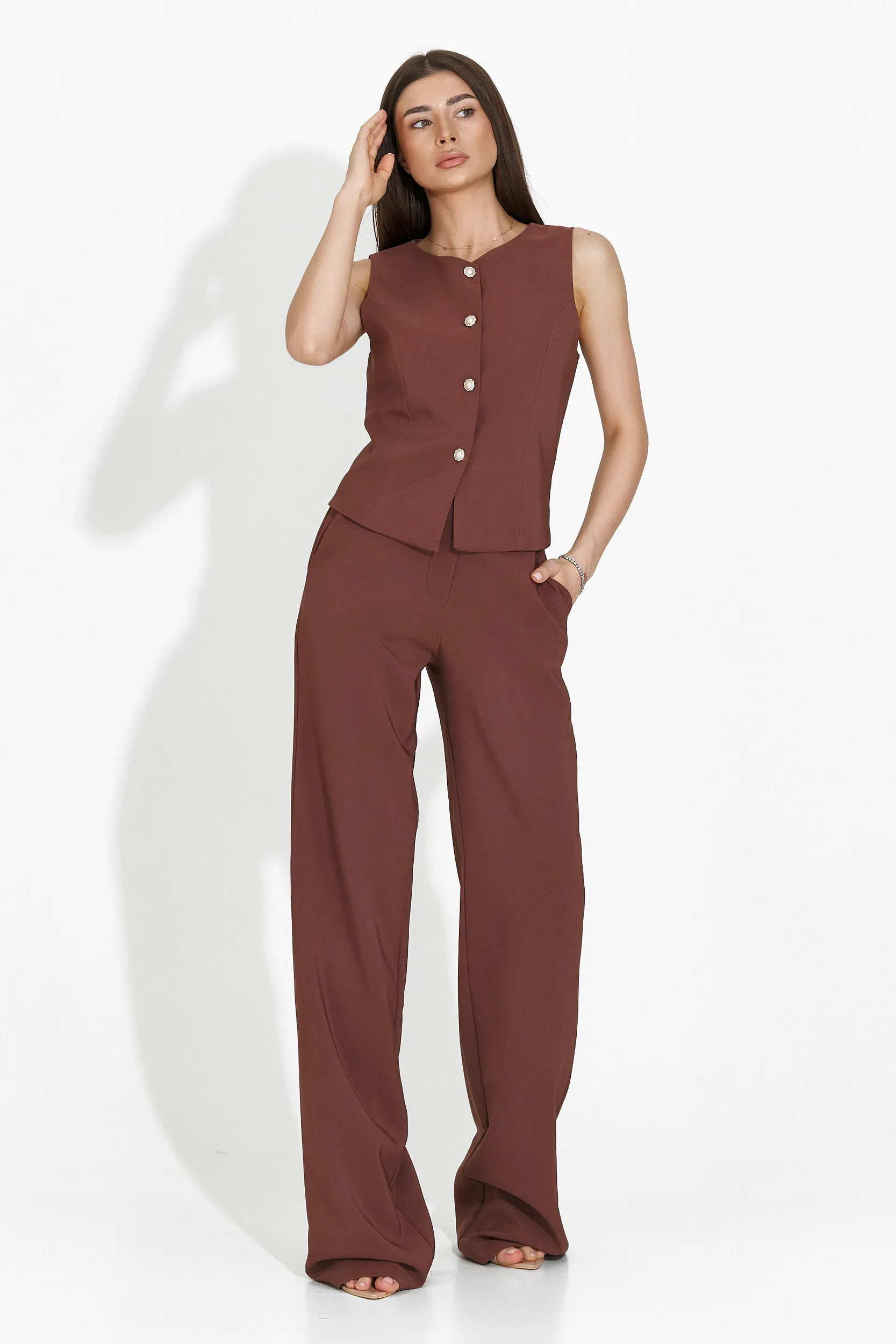 Compleu cu pantaloni dama maro Barnysa Bogas sold by bogas