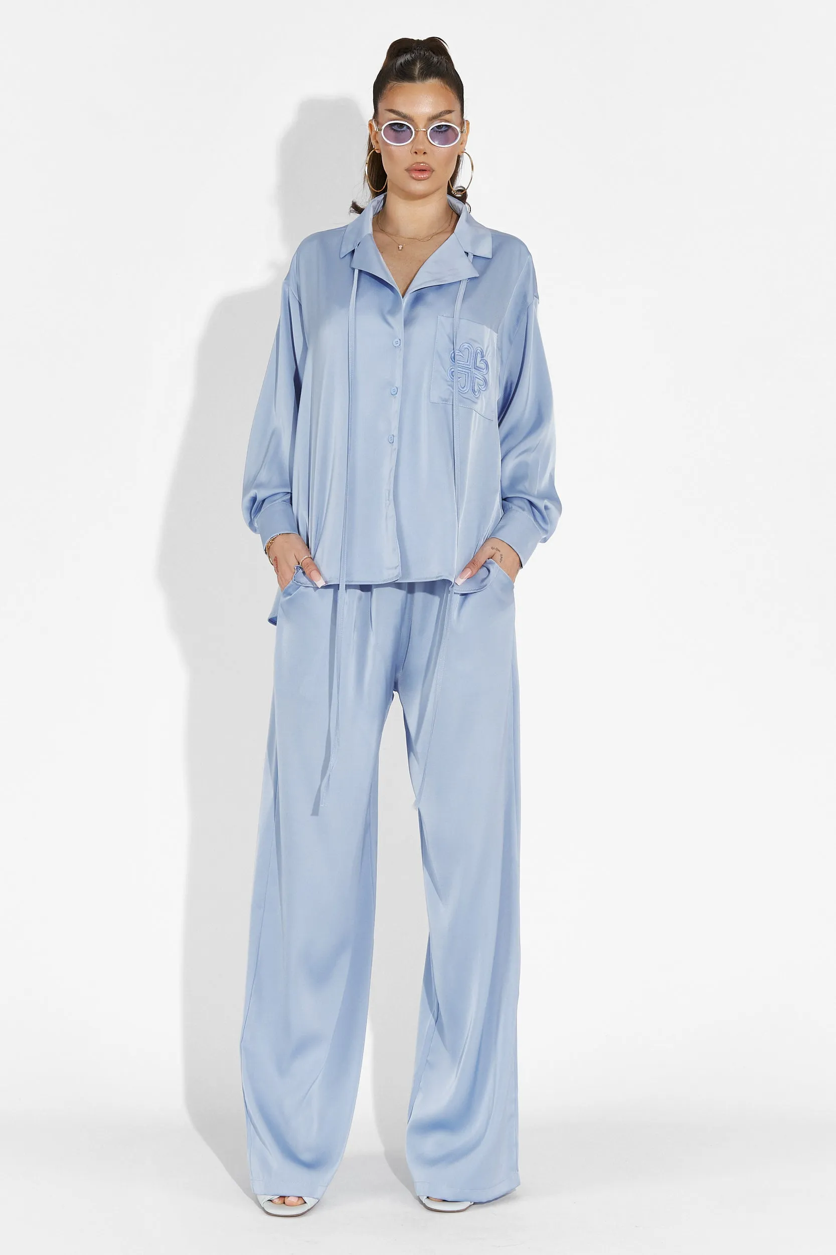 Compleu cu pantaloni bleu Nikanor Bogas sold by bogas