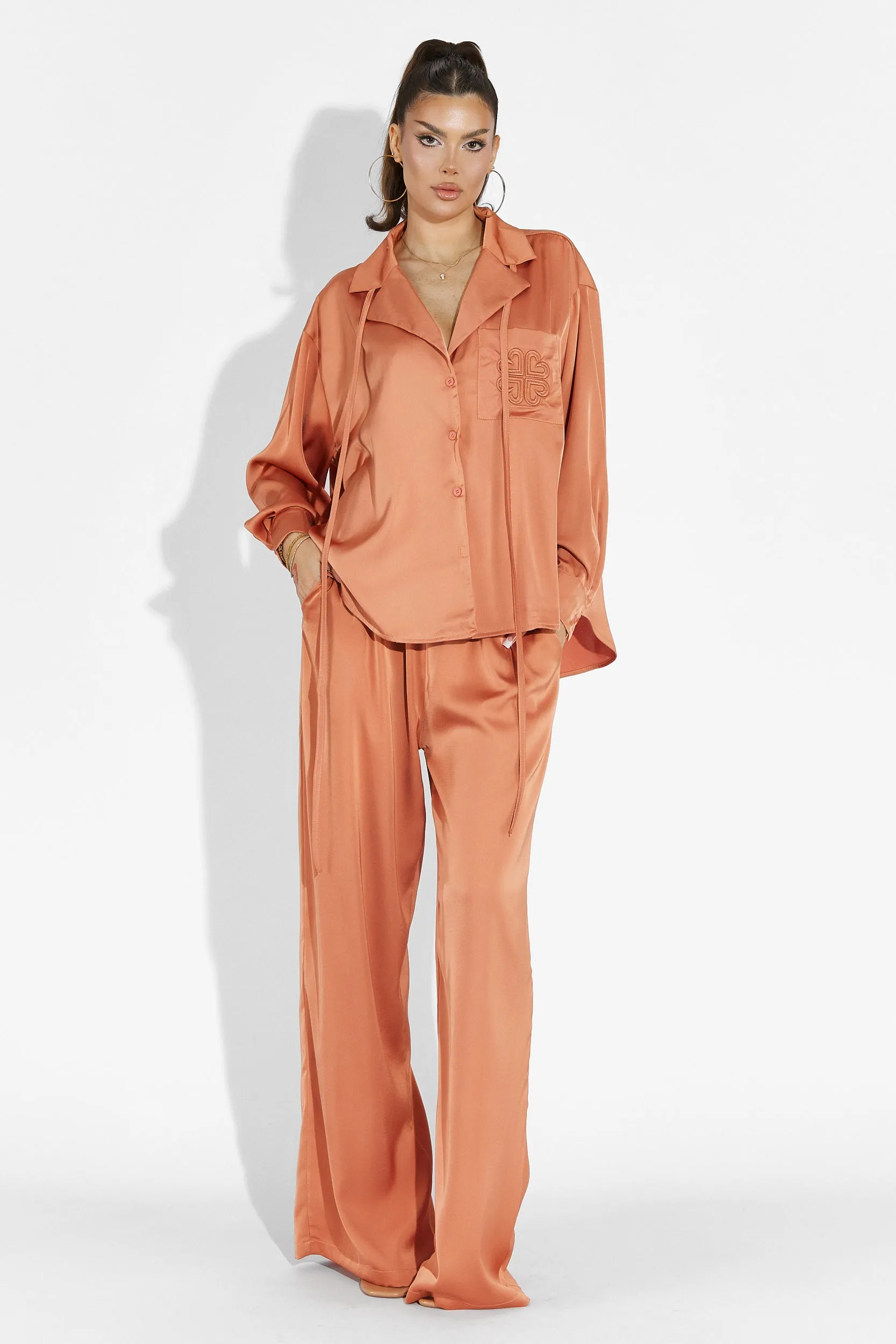 Compleu cu pantaloni portocaliu Nikanor Bogas sold by bogas