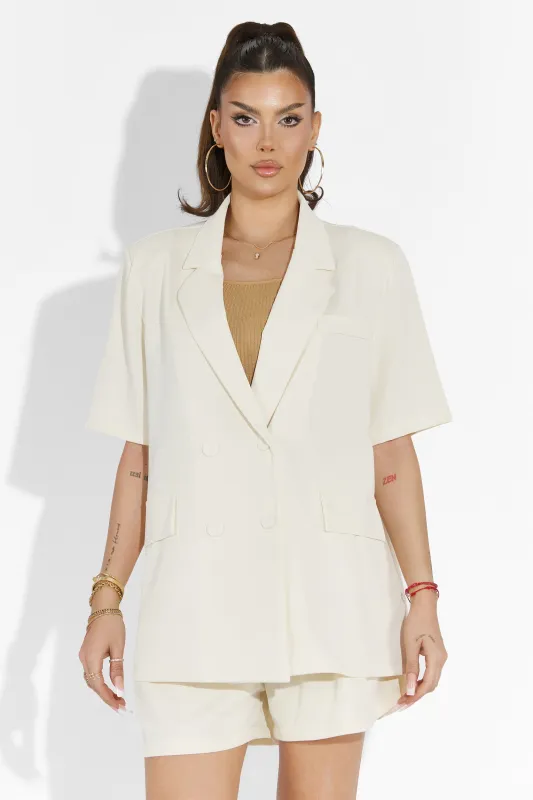 Compleu cu pantaloni scurti crem Dazy Bogas sold by bogas