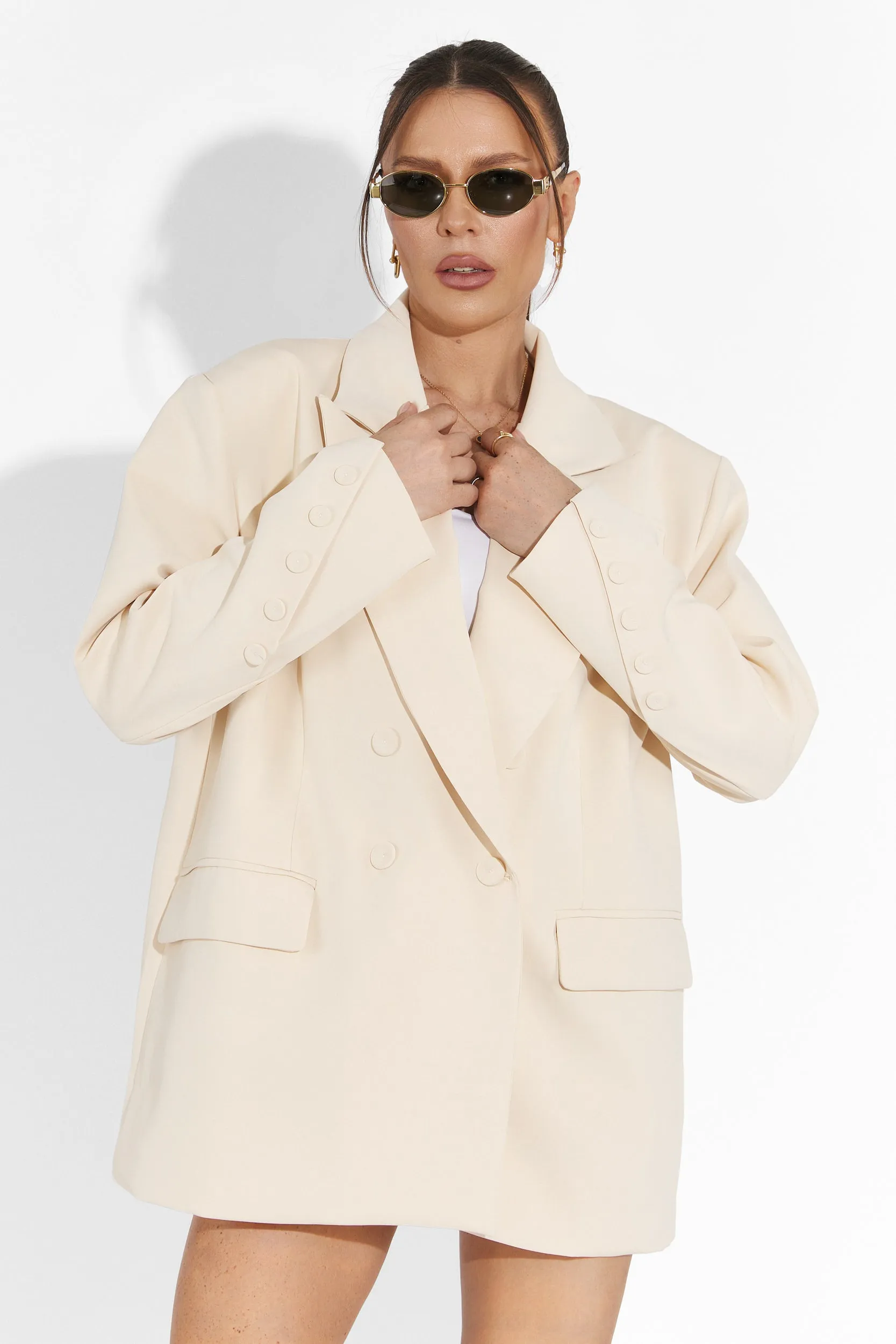 Compleu cu pantaloni scurti bej Smozy Bogas sold by bogas product image thumbnail 5