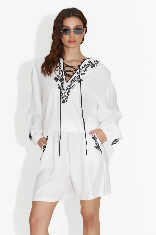 Compleu cu pantaloni scurti alb Bethasa Bogas sold by bogas