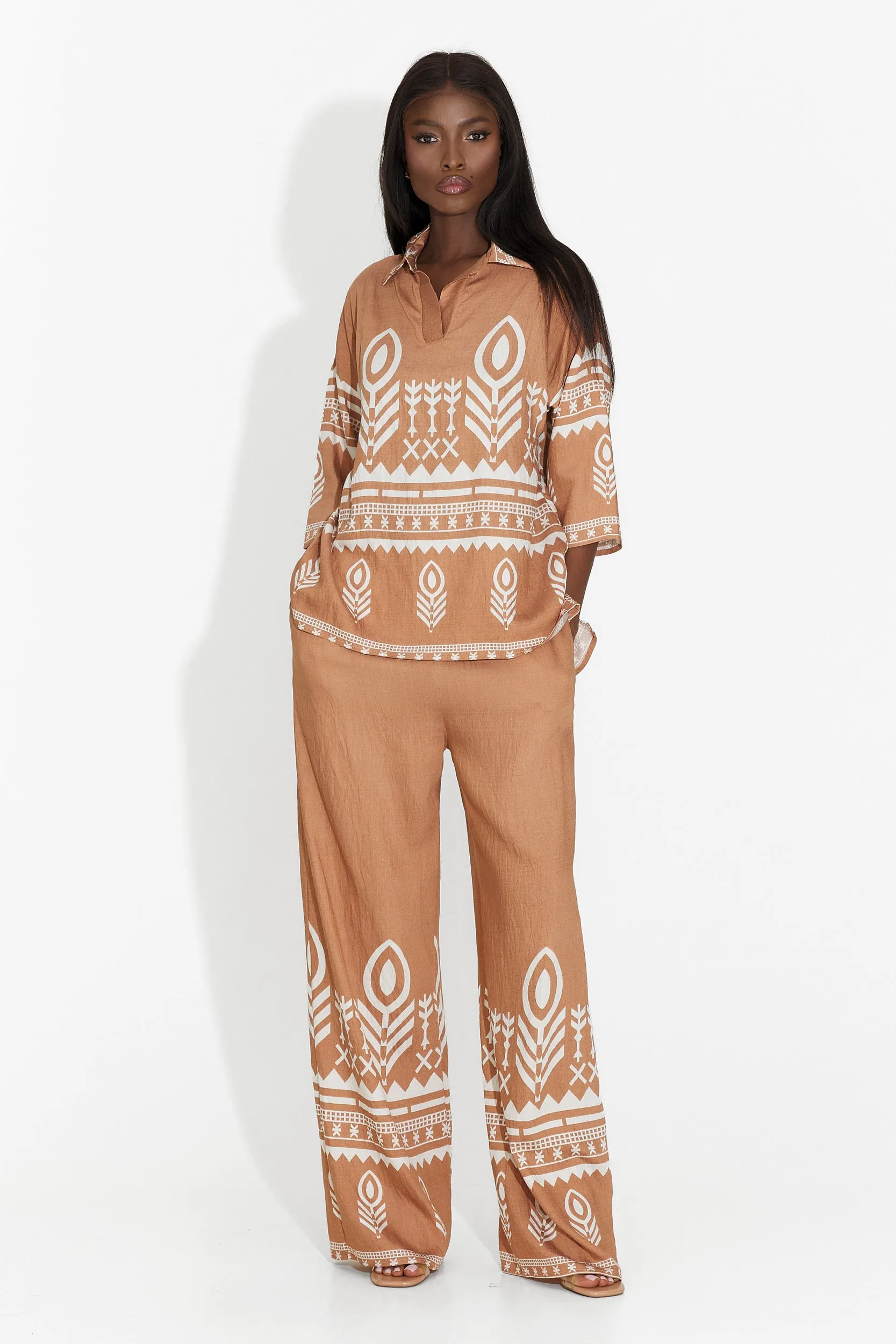 Compleu cu pantaloni maro Setive Bogas sold by bogas