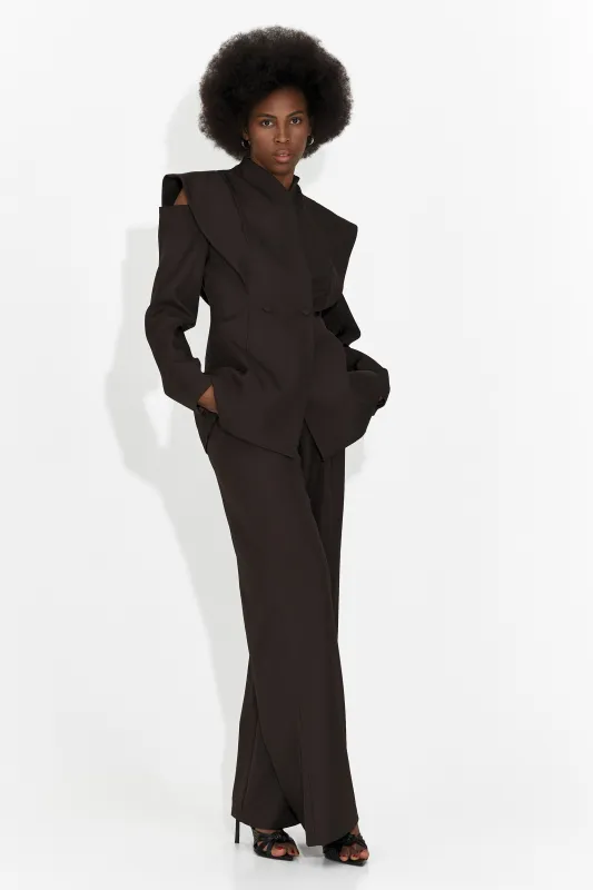 Costum dama elegant maro Latefa Bogas made by bogas