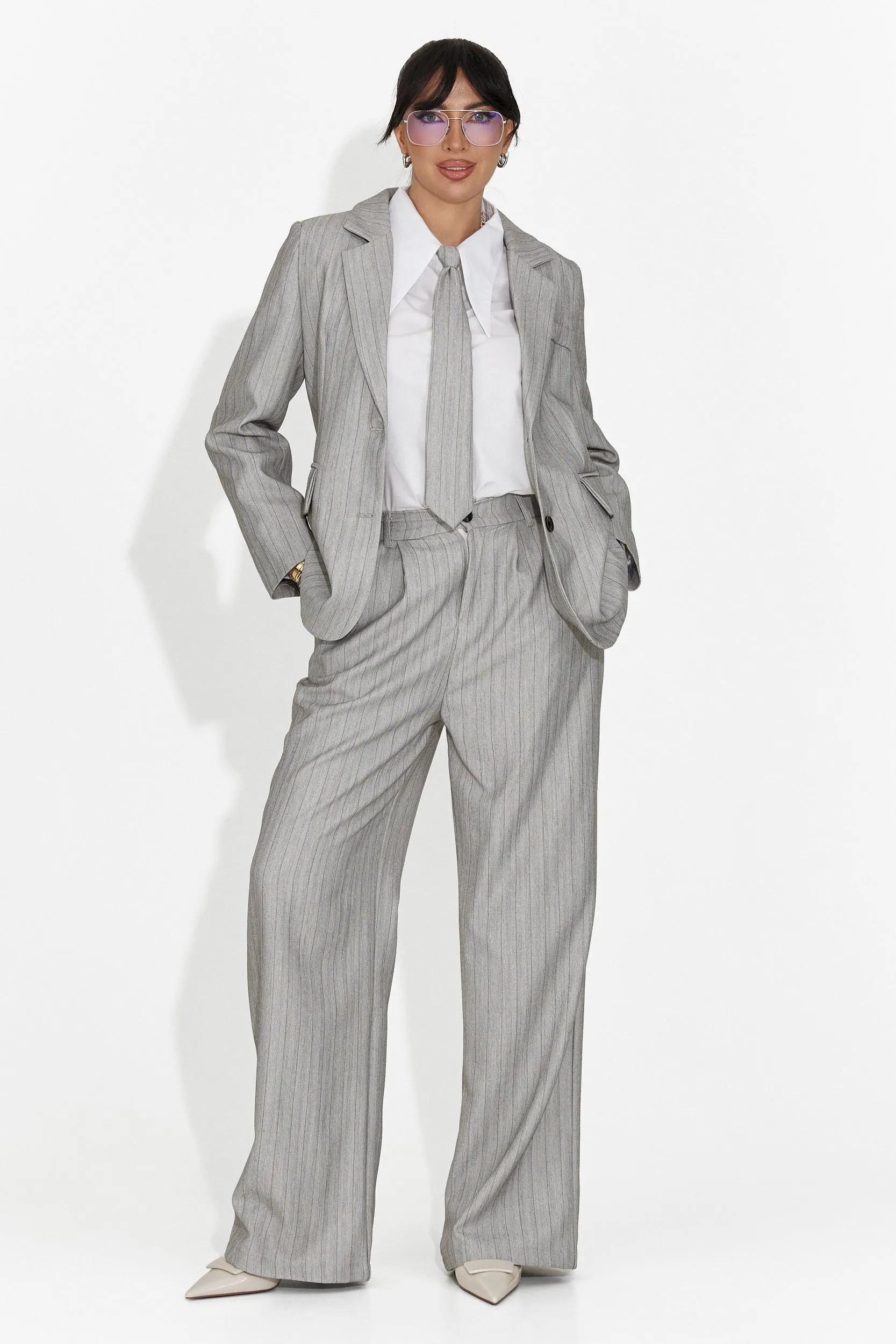 Costum dama 3 piese sacou + pantaloni + cravata gri Manila Bogas sold by bogas