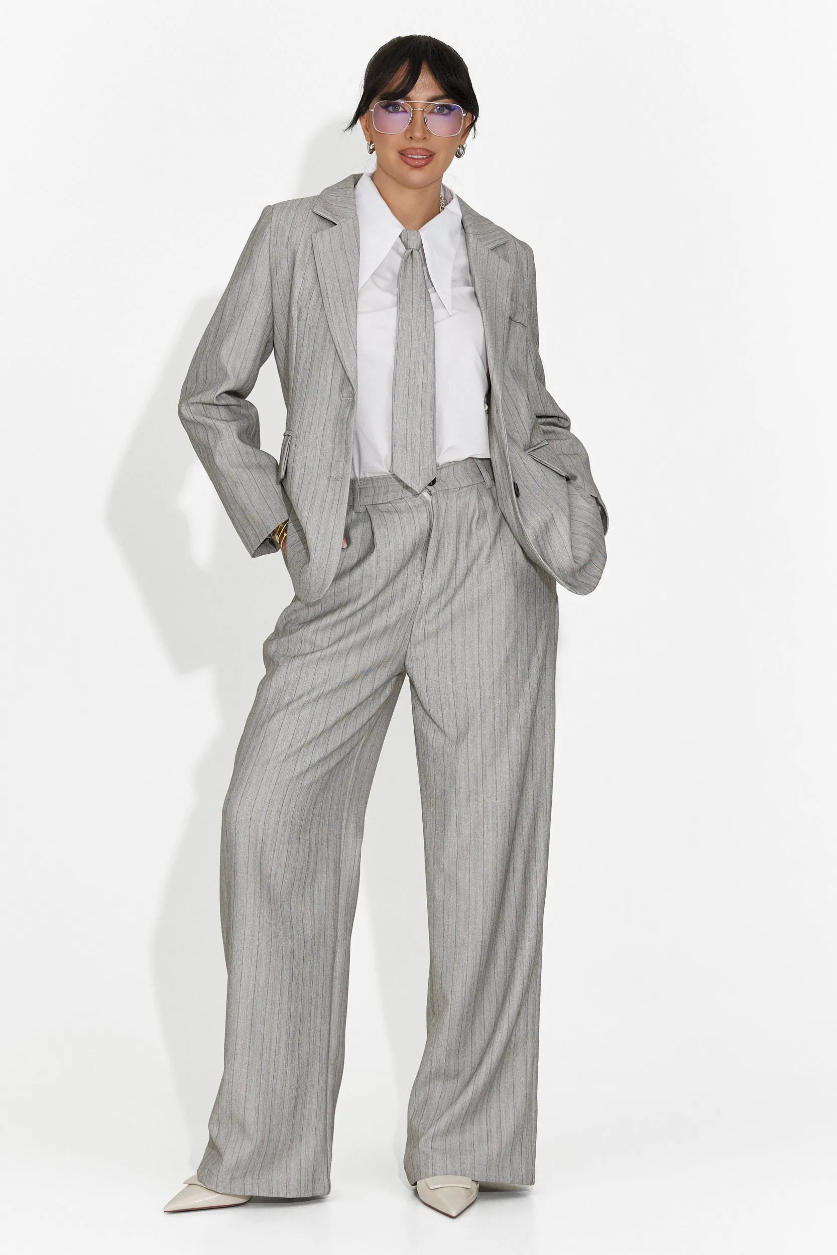 Costum dama 3 piese sacou + pantaloni + cravata gri Manila Bogas sold by bogas product image thumbnail 3