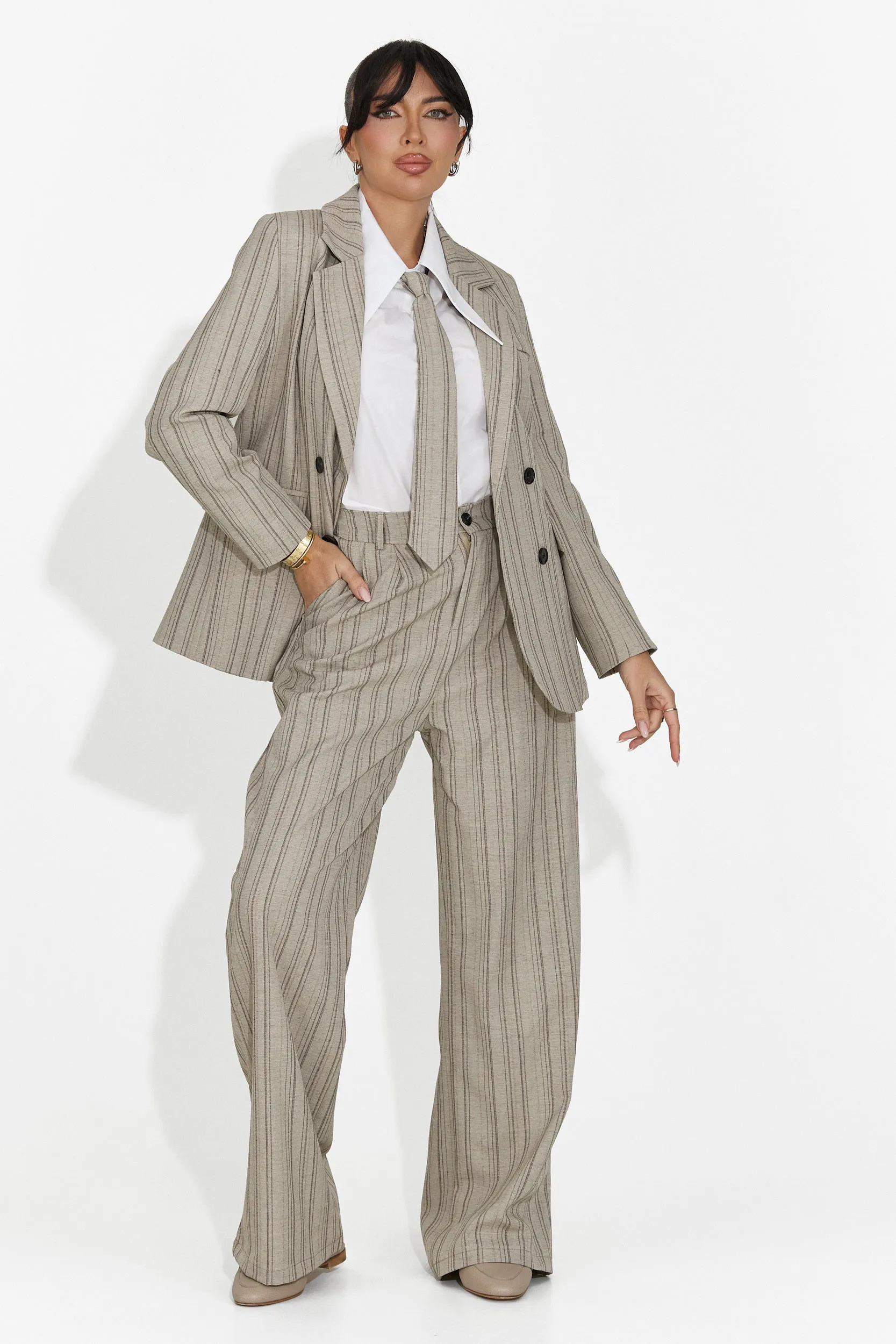 Costum dama 3 piese sacou + pantaloni + cravata bej Anhelica Bo sold by bogas product image thumbnail 5