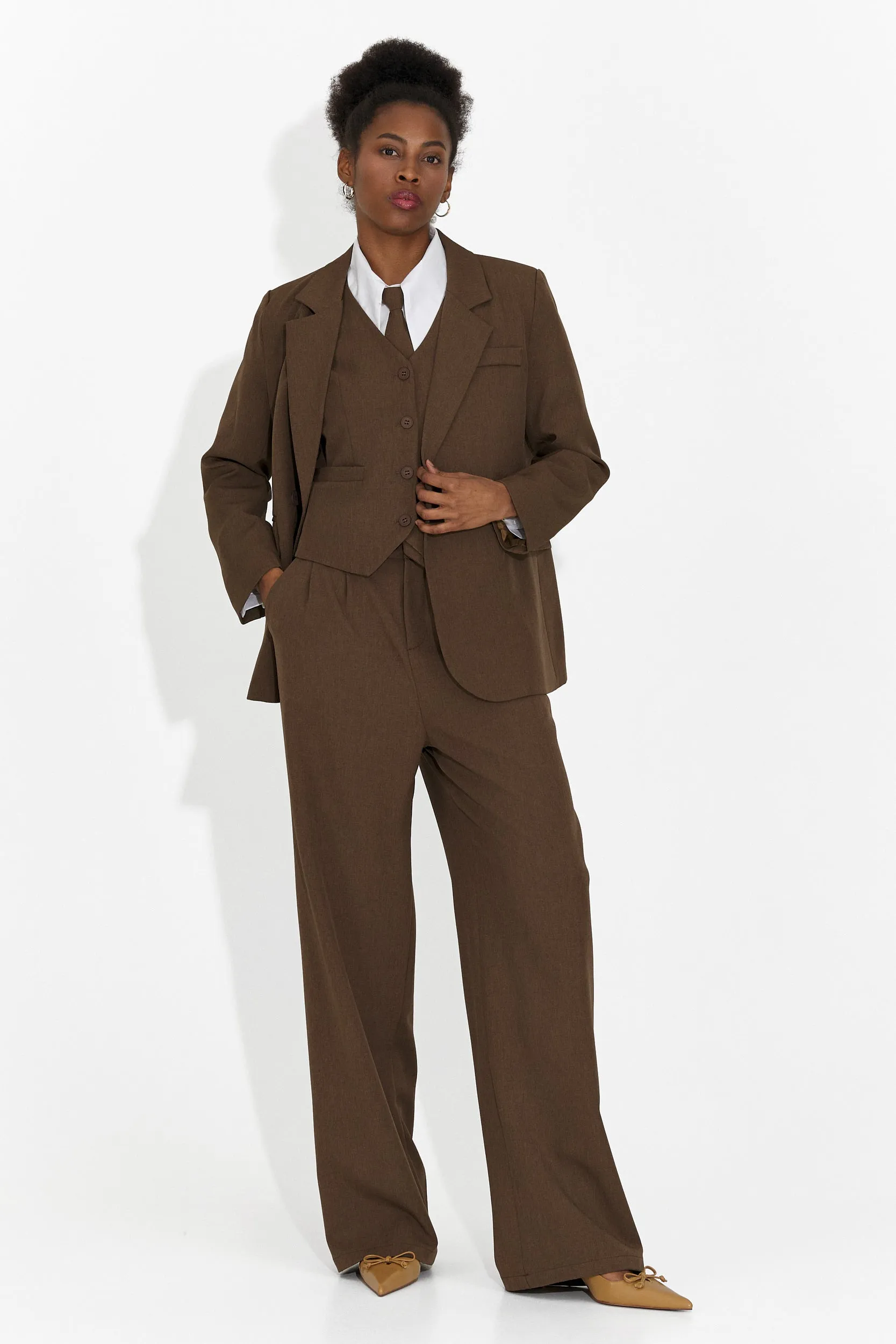 Costum 4 piese pantaloni + vesta + sacou + cravata maro Meldora sold by bogas