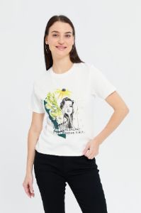 Women Ivory Printed T-Shirt sold by Redtag