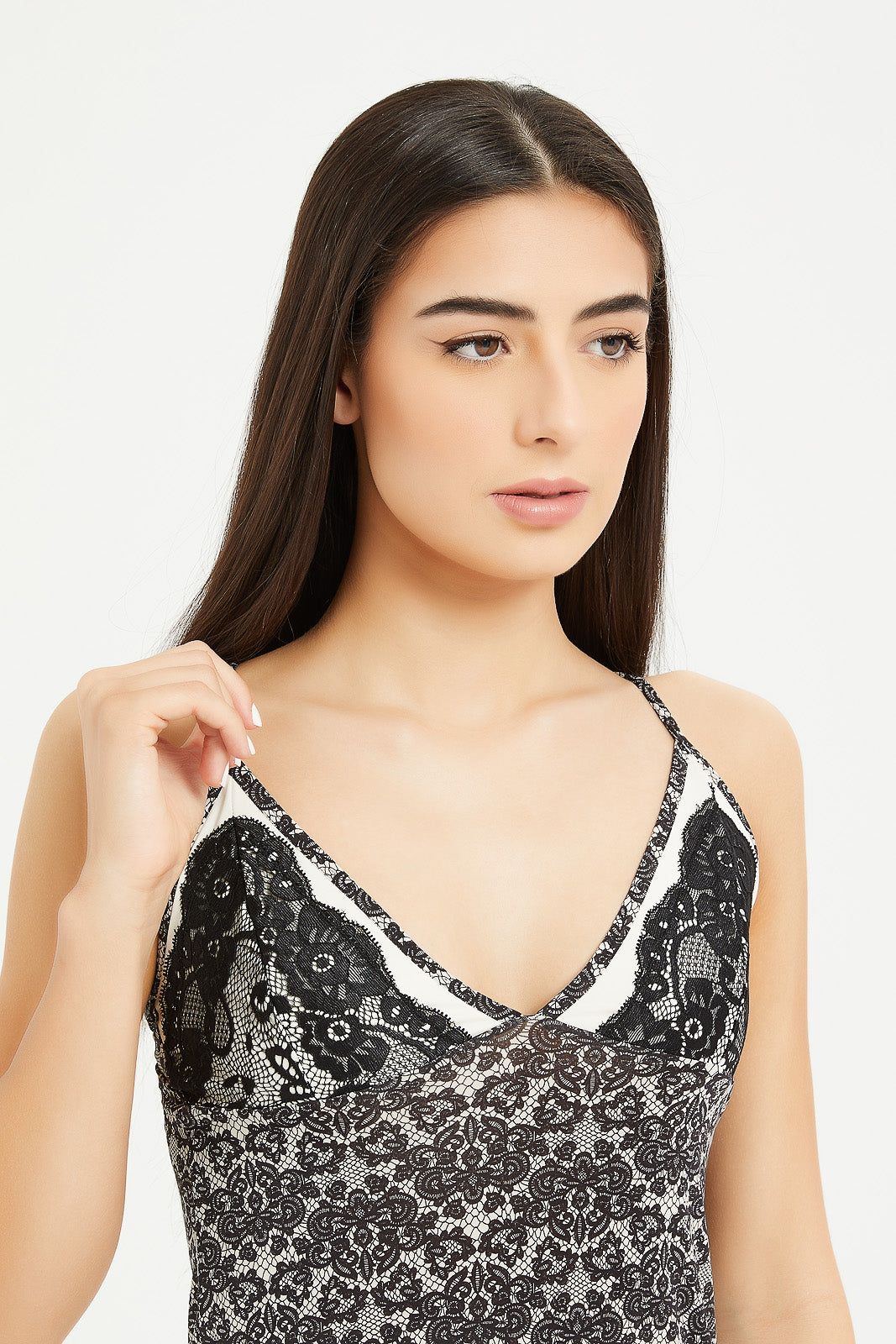 Women Black And White Lace Embellished Chemise sold by Redtag product image thumbnail 4