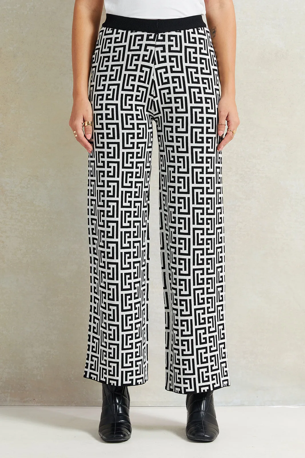 Women Black Printed Wide Leg Pants sold by Redtag