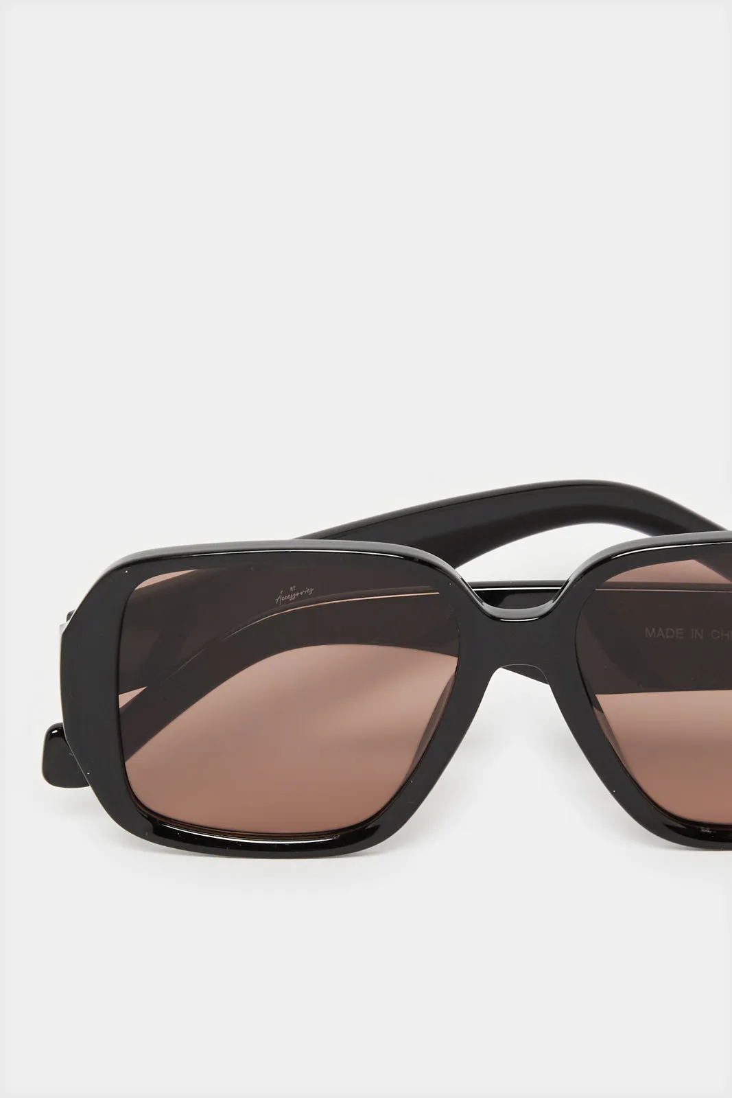 Women Black Oversize Sunglasses sold by Redtag product image thumbnail 4