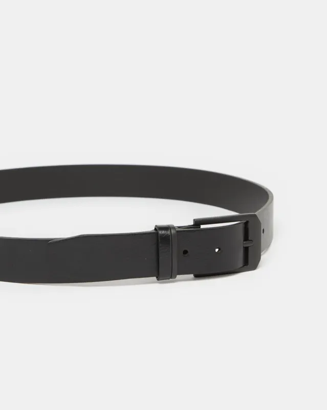 Men Black Solid Belt sold by Redtag