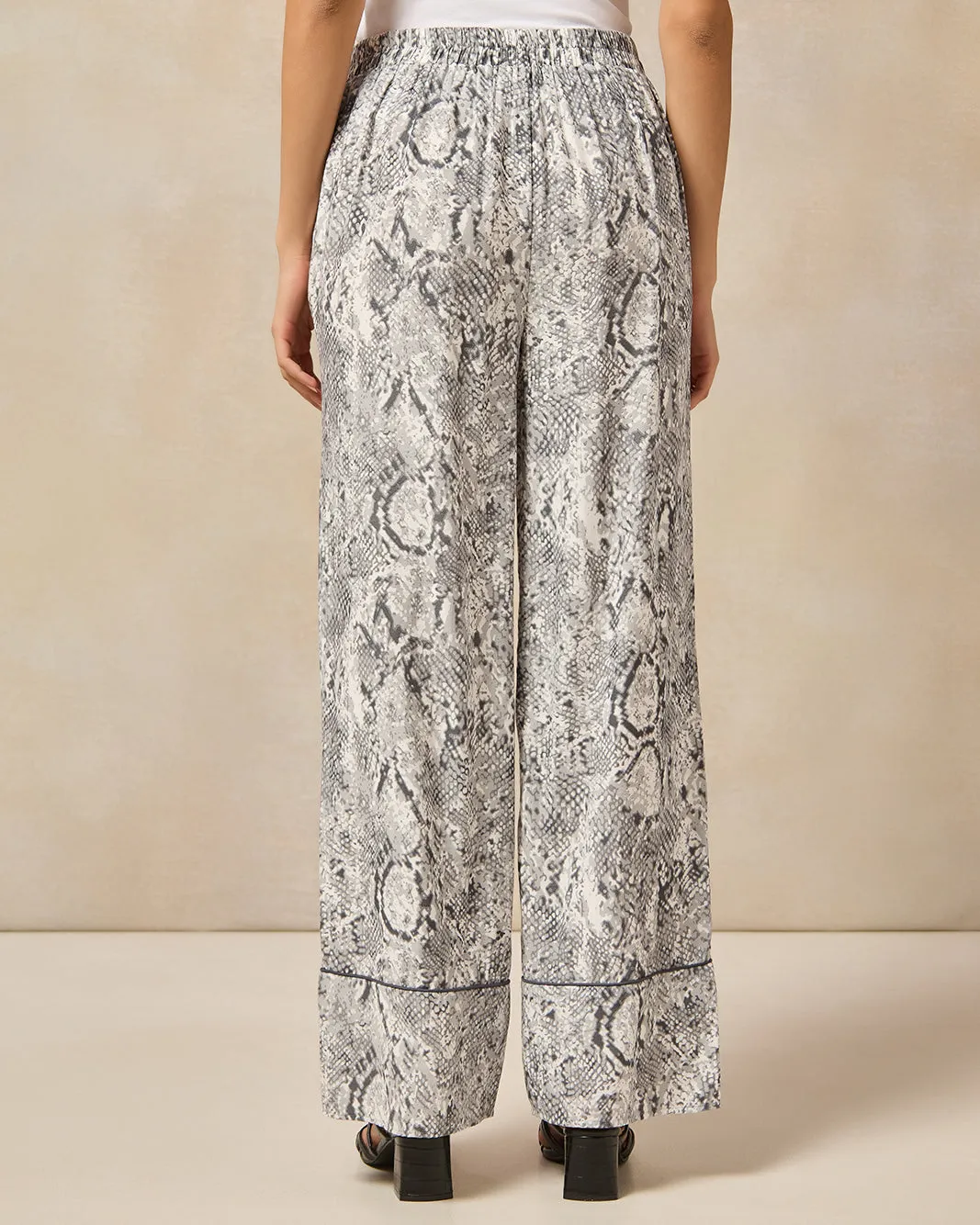 Women Grey Printed Wide Leg Trouser sold by Redtag product image thumbnail 3