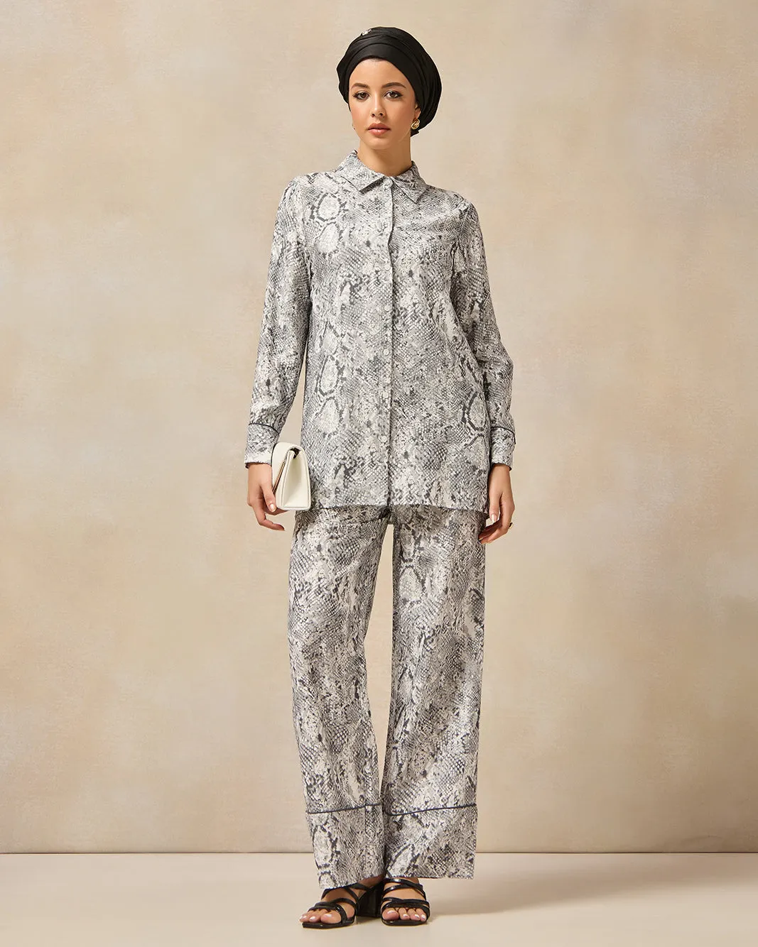 Women Grey Printed Wide Leg Trouser sold by Redtag product image thumbnail 2