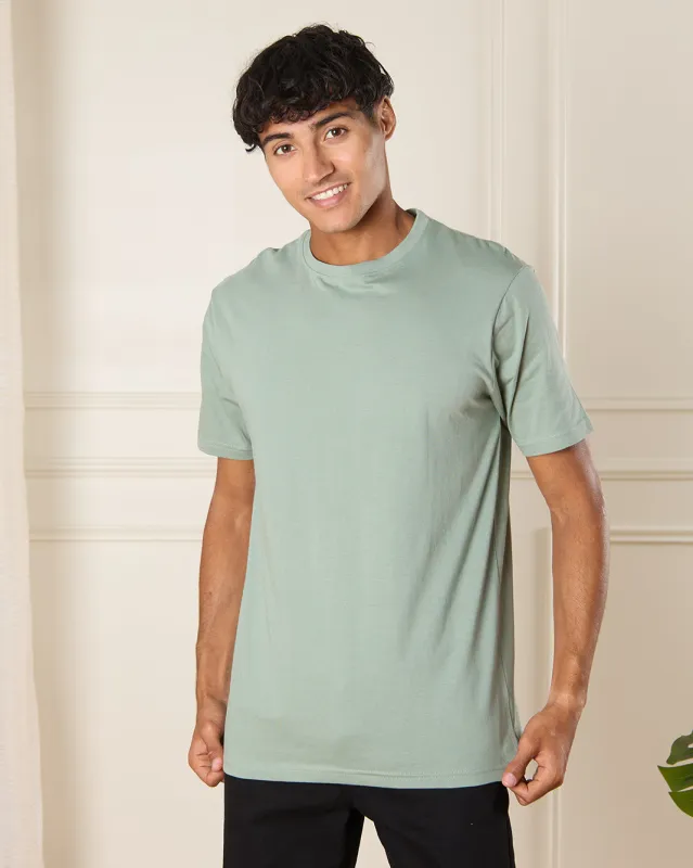Men Green Solid T-Shirt sold by Redtag