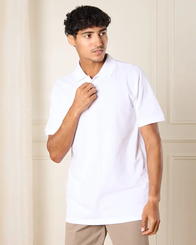 Men White Plain Basic Polo Shirt made by Redtag