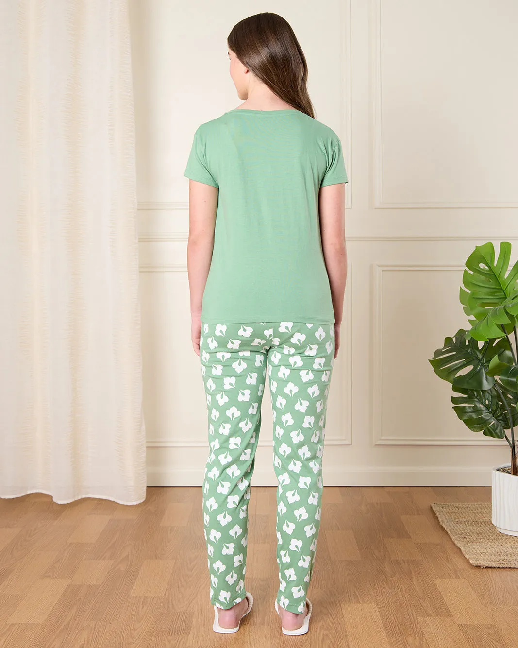 Senior Girls Green Printed Pyjama Set (2 Piece) sold by Redtag product image thumbnail 4