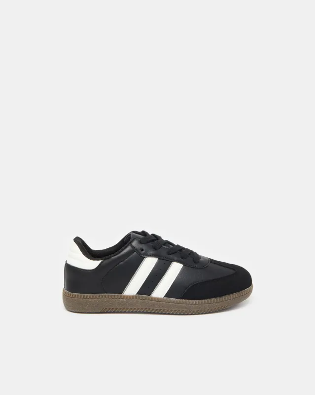 Senior Boys Black Retro Sneaker sold by Redtag