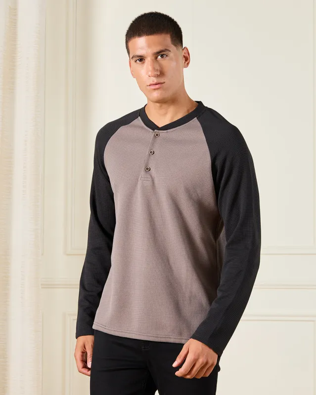 Men Grey Solid Long Sleeved T-Shirt sold by Redtag