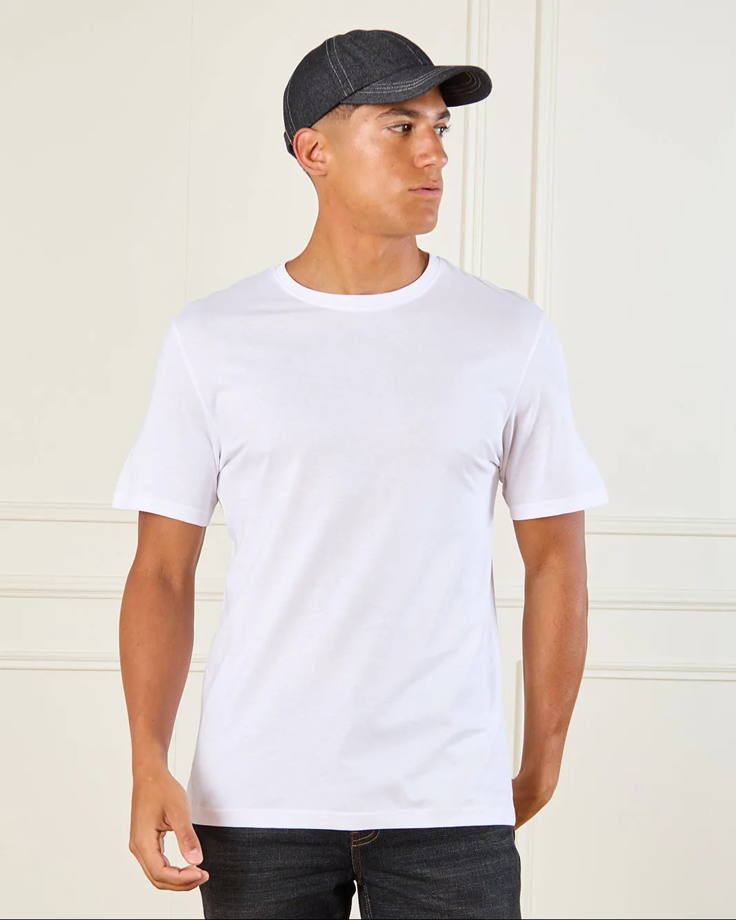 Men White Basic Solid T-Shirt sold by Redtag