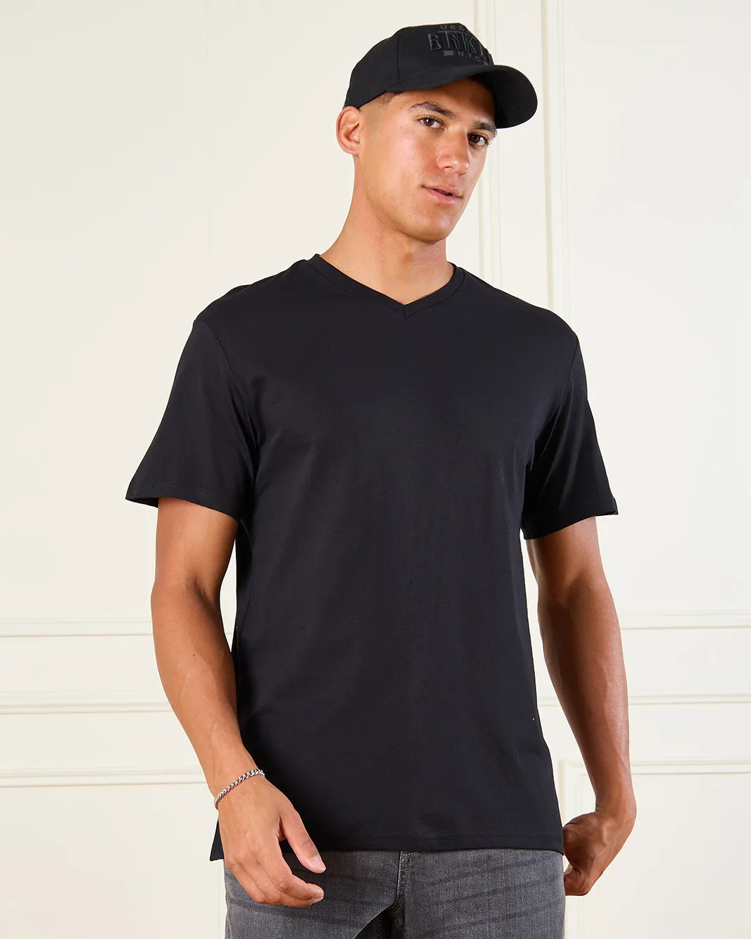 Men Black Basic Solid T-Shirt sold by Redtag