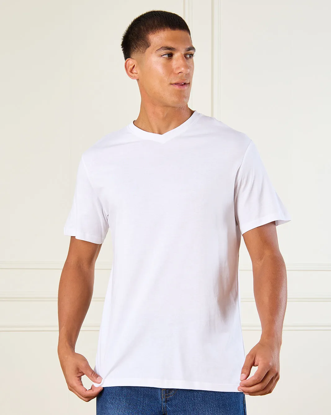 Men White Basic Solid T-Shirt sold by Redtag