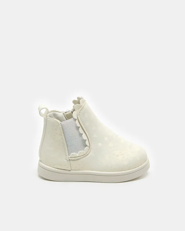 Girls White Textured Boot sold by Redtag