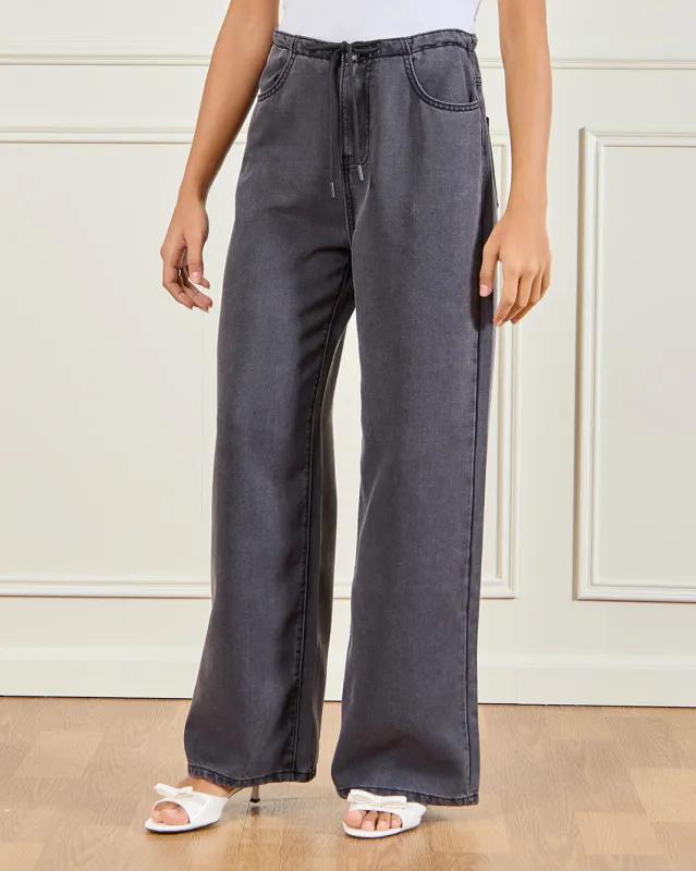 Women Black Pull On Jeans made by Redtag