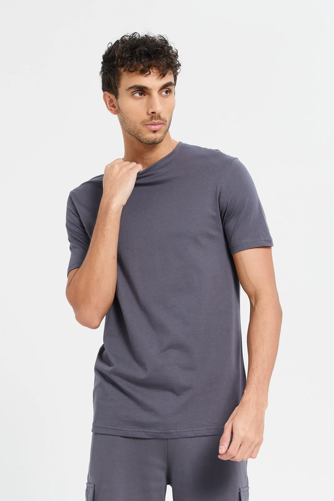 Men Grey Plain Round Neck T-Shirt sold by Redtag