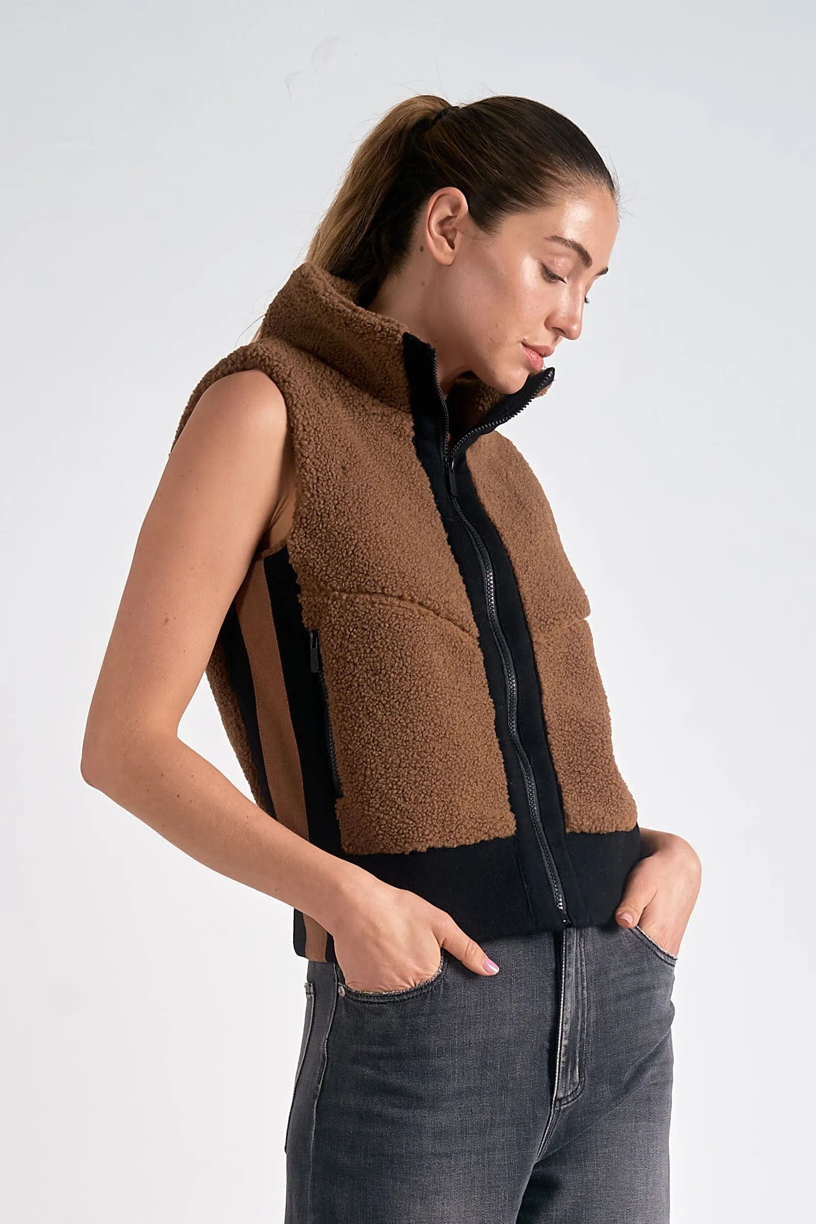 Elan Vancouver Zip-Up Sherpa Vest sold by Gibsonlook product image thumbnail 2
