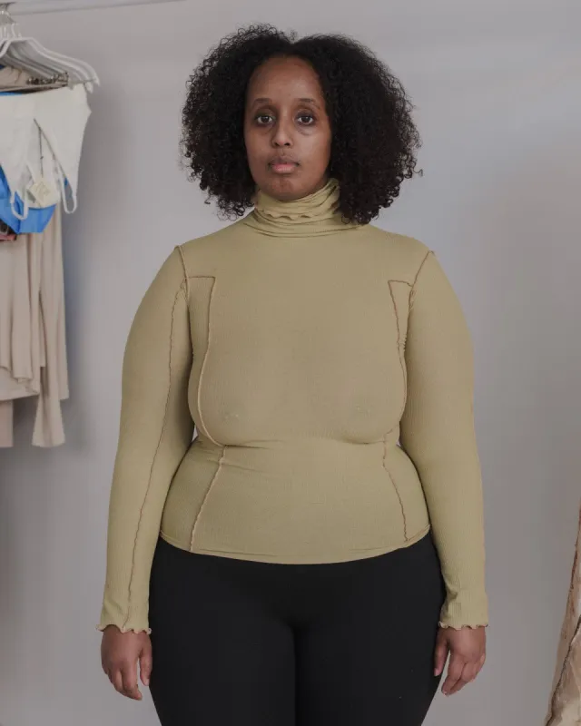 Omato Turtleneck made by Baserange