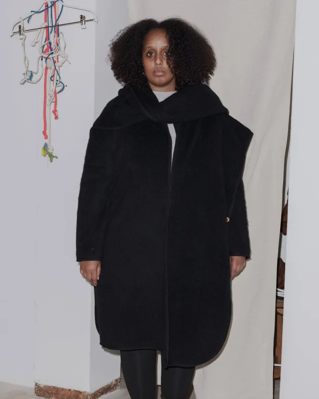 Tajo Pyrenees Cape made by Baserange