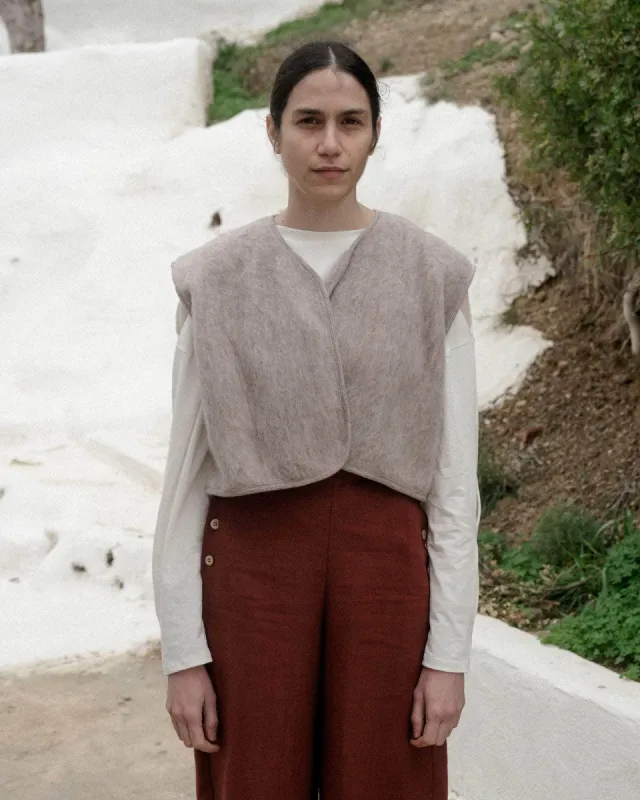 Capas Vest sold by Baserange