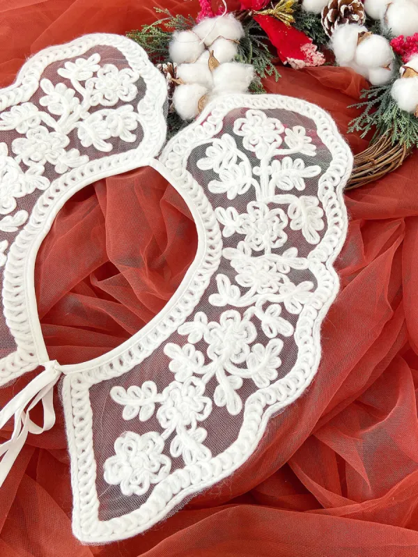 Alaska White Detachable Collar sold by Simple Retro