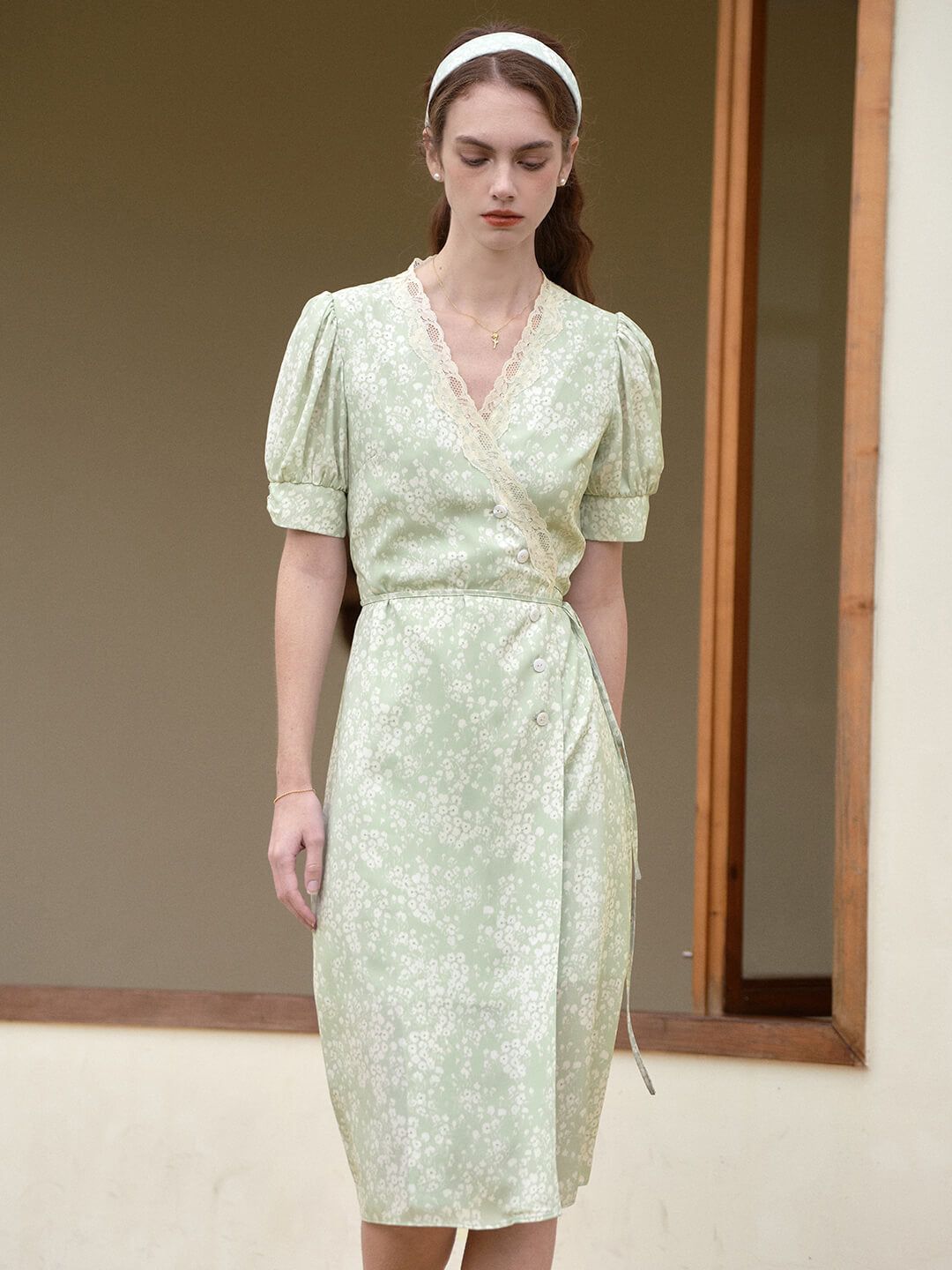 Aure Lace V-neck Floral Dress sold by Simple Retro product image thumbnail 2