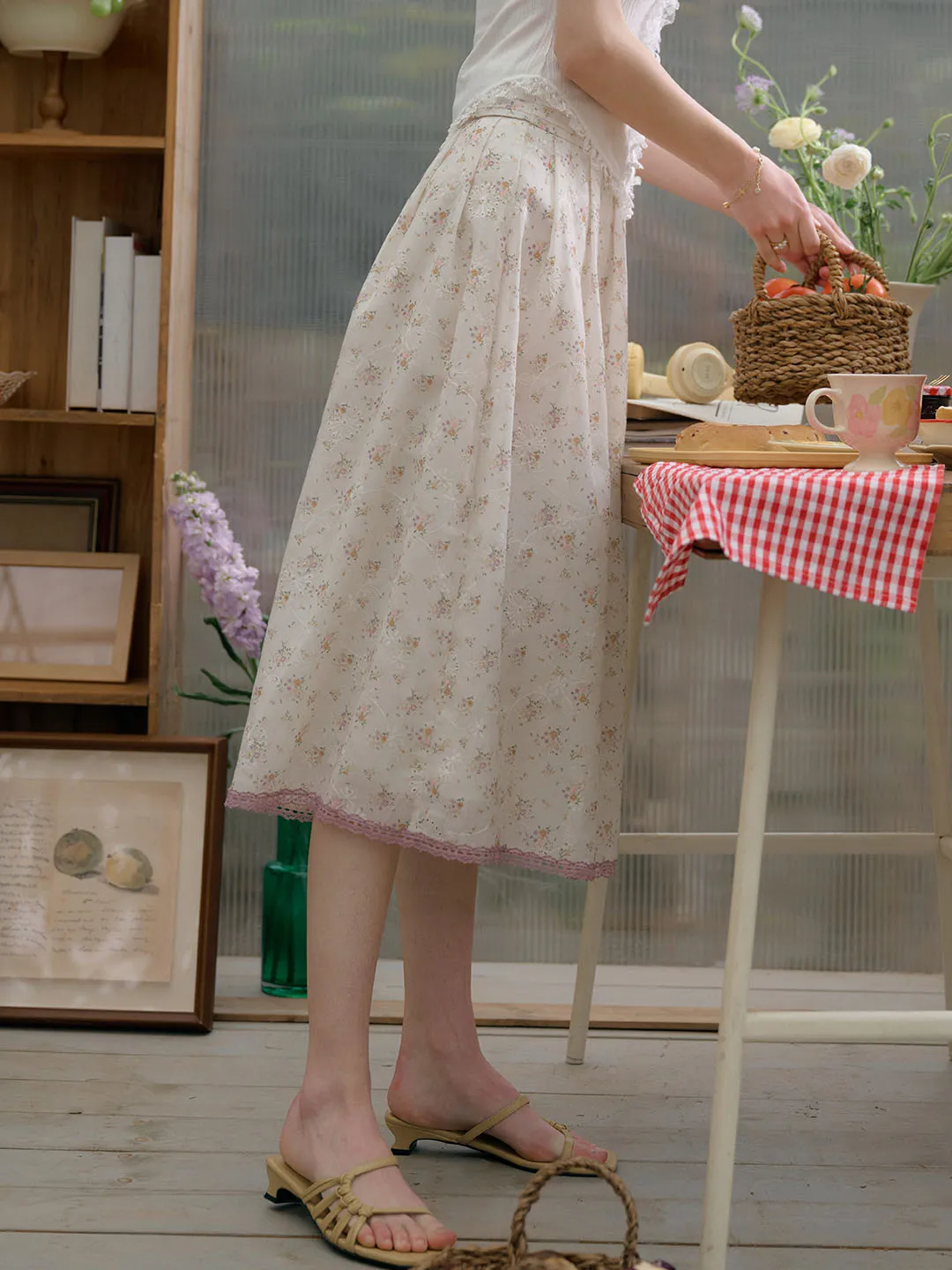 Giselle Floral Embroidered Print Contrast Lace Skirt sold by Simple Retro product image thumbnail 4