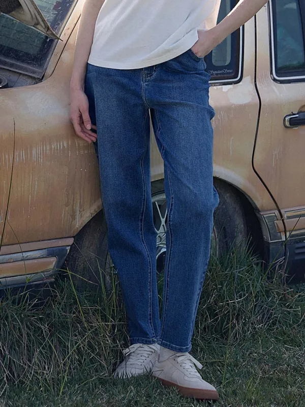 Emberly Light Wash Cotton Carrot Jeans sold by Simple Retro