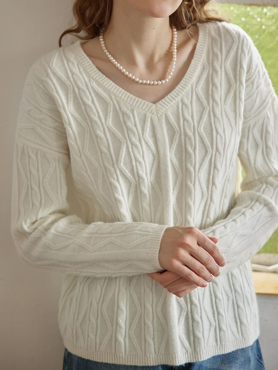 Evie V-neck White Cable Sweater sold by Simple Retro product image thumbnail 2