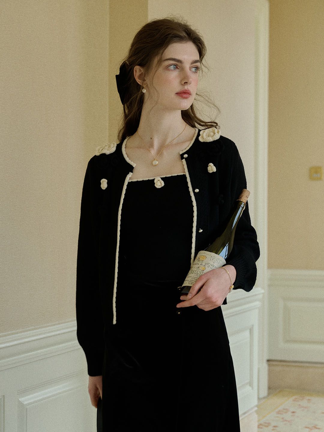 Bailey Contrast Color Wave Edge Crew Neck Cardigan sold by Simple Retro product image thumbnail 4