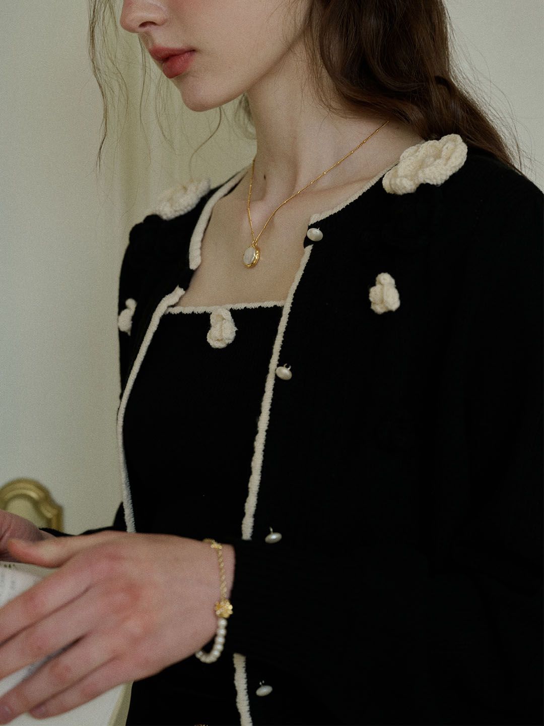 Bailey Contrast Color Wave Edge Crew Neck Cardigan sold by Simple Retro product image thumbnail 2