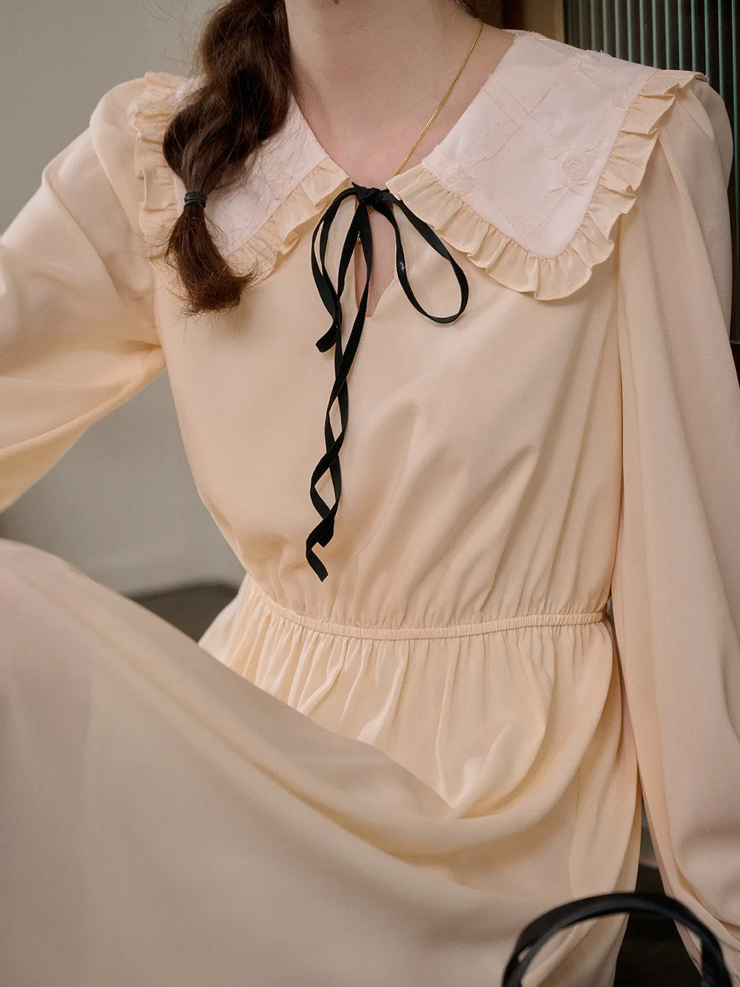 【Final Sale】Keily Doll Collar Contrasting Lace-up Pleated Dress sold by Simple Retro product image thumbnail 2