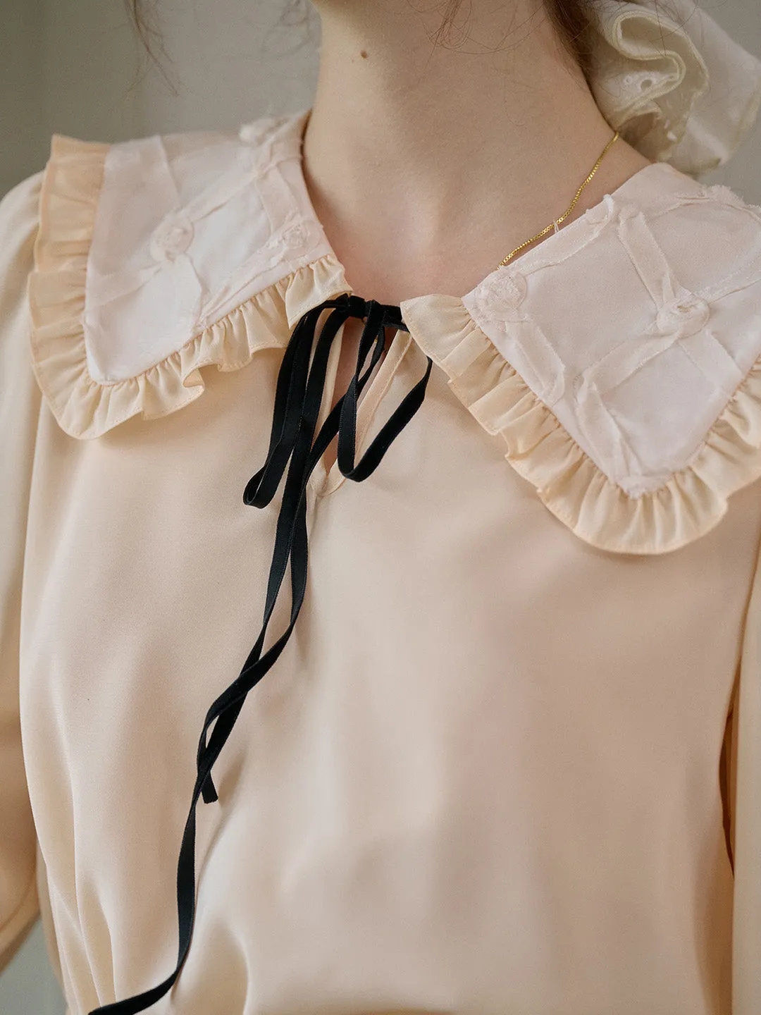 【Final Sale】Jolie Doll Collar Contrasting Lace-up Pleated Blouse sold by Simple Retro product image thumbnail 2