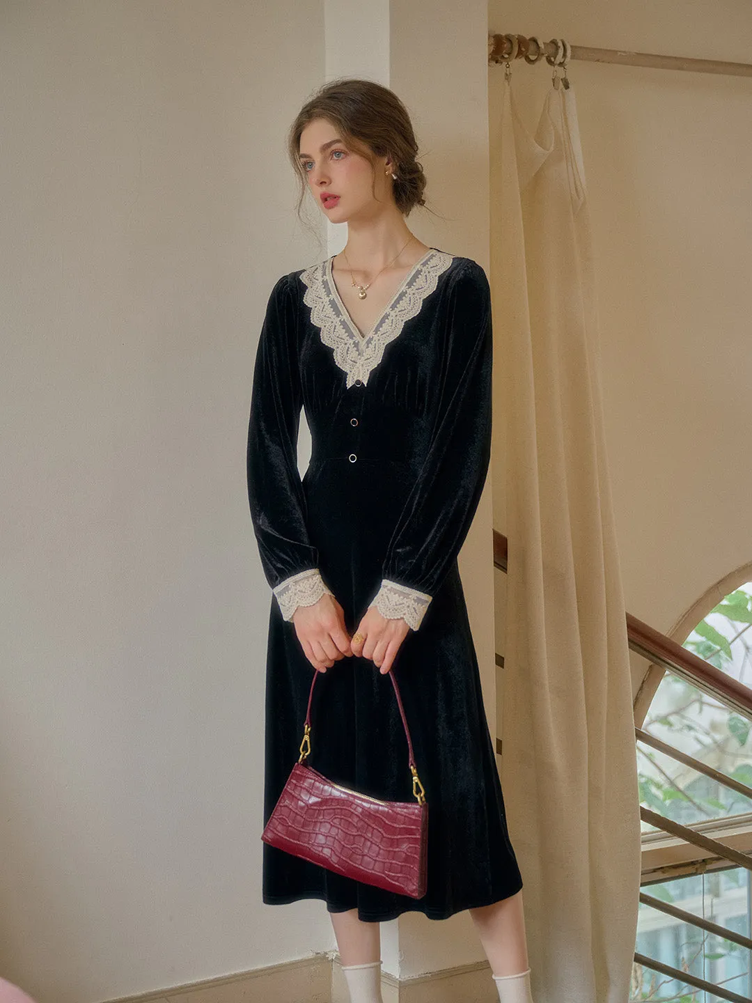 Kristen Elegant V-Neck Contrasting Lace Velvet Dress sold by Simple Retro product image thumbnail 4