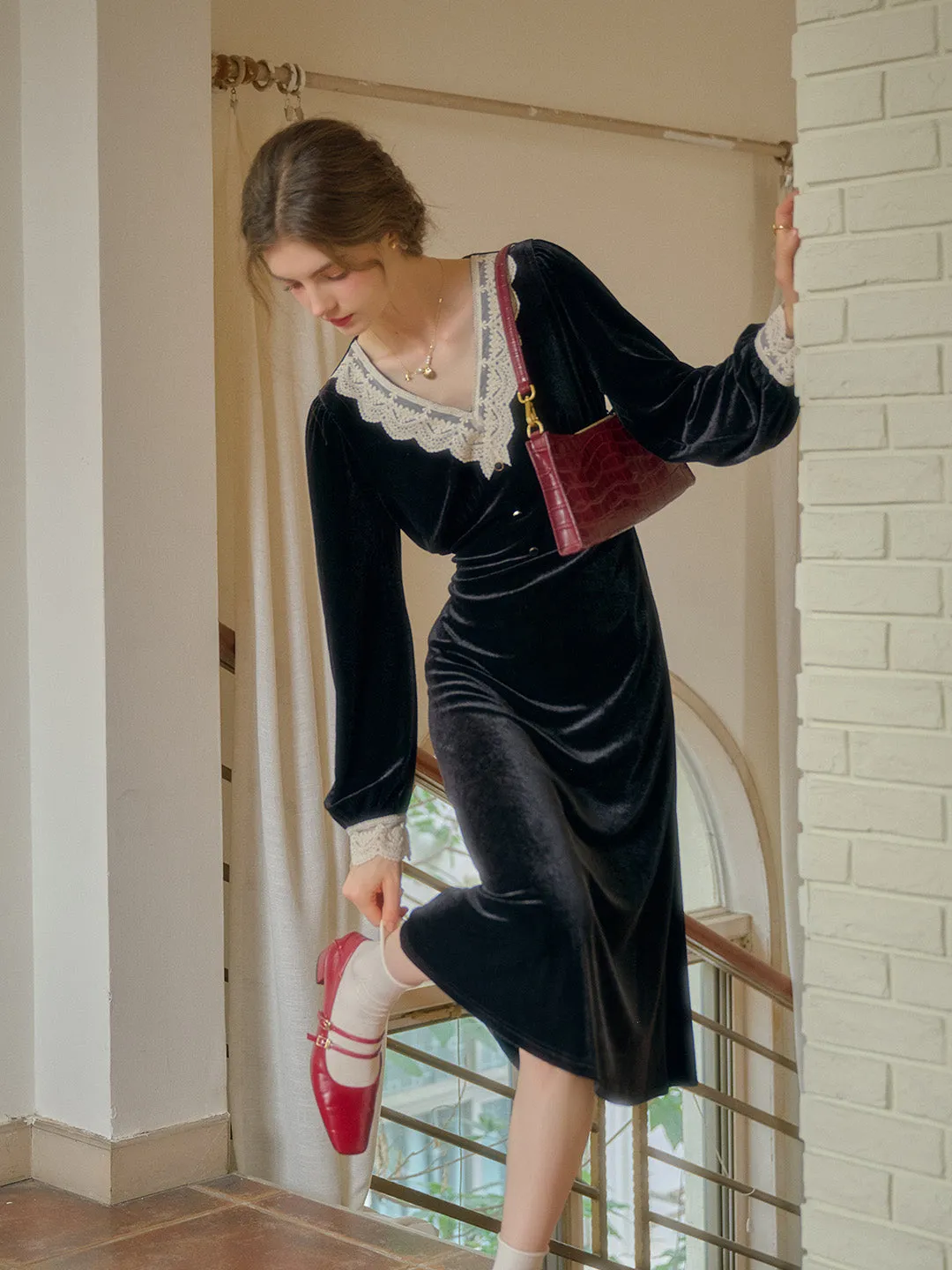 Kristen Elegant V-Neck Contrasting Lace Velvet Dress sold by Simple Retro product image thumbnail 3