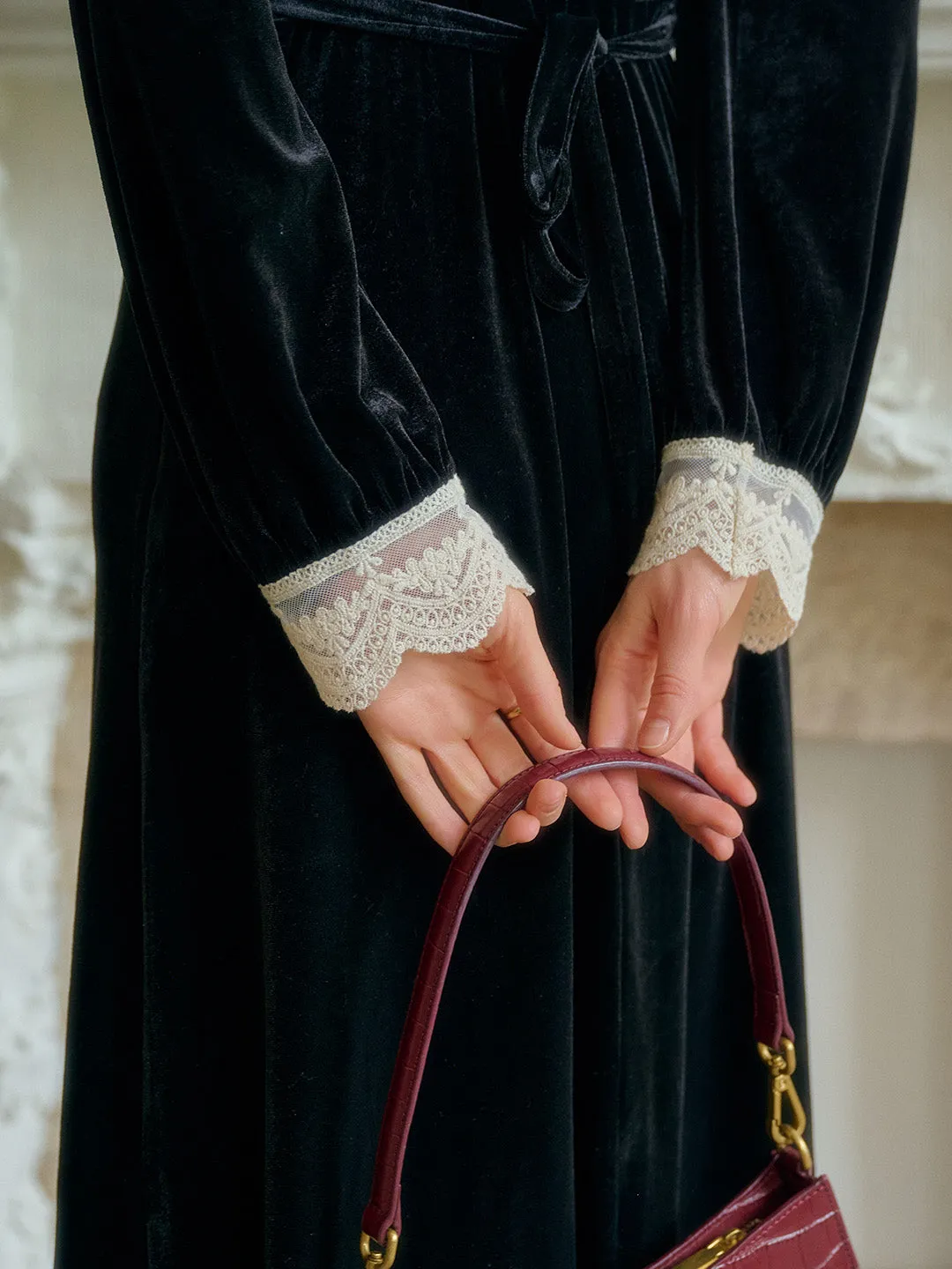 Kristen Elegant V-Neck Contrasting Lace Velvet Dress sold by Simple Retro product image thumbnail 2